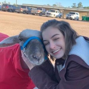 Meet your Posher, Elise